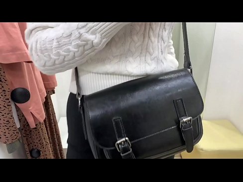 ❤️ Gənc qadın FeralBerry-nin fitinq otağında dildo ilə ictimai masturbasiyası ❤️❌ Anal porno bizdə